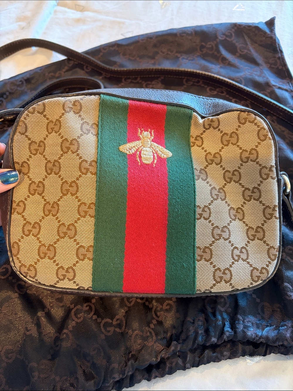 Gucci Beige GG Canvas Crossbody with Red & Green sherry line & Gold Bee - Picture 9 of 16